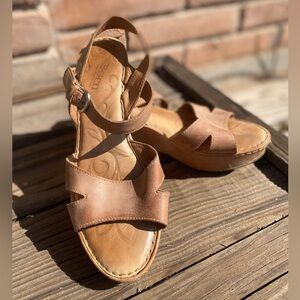 Born Leather Platform Sandals Women’s Size 10 M Tan Strappy Boho Chunky Heel